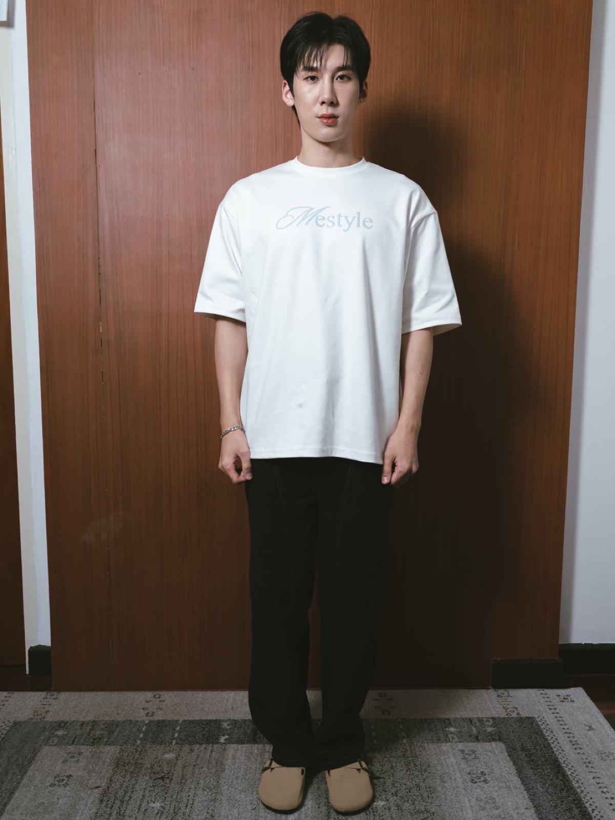 เสื้อยืดลาย Aurora Script